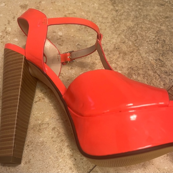 Heart in D Coral Peep Toe Platform Heels - Picture 3 of 8